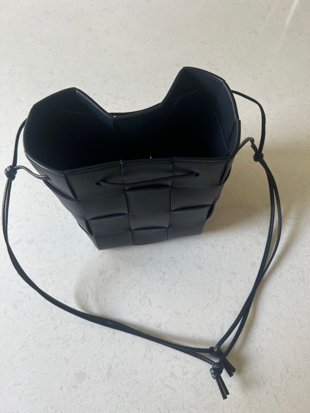 Bottega Veneta Dark Blue Intrecciato Leather bucket Bag - Picture 2 of 7